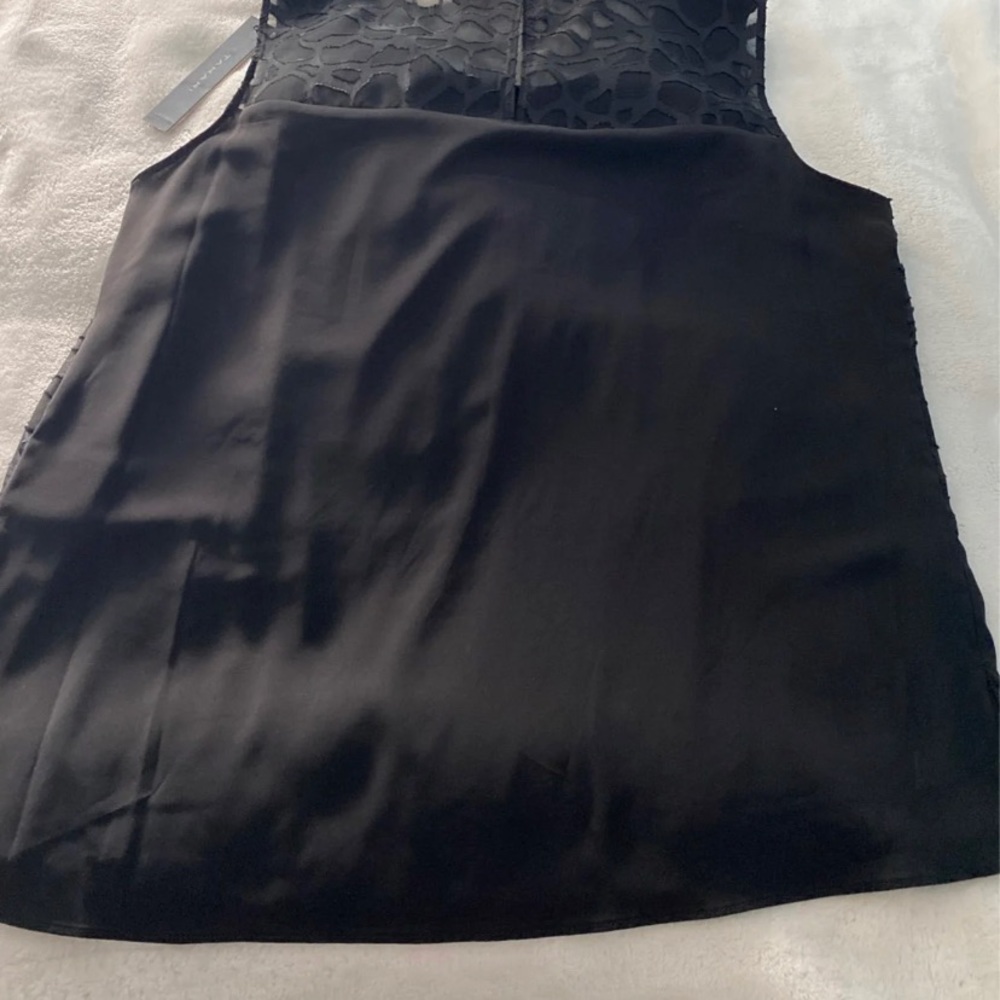 NWT Tahari sleeveless printed black top - Picture 2 of 3